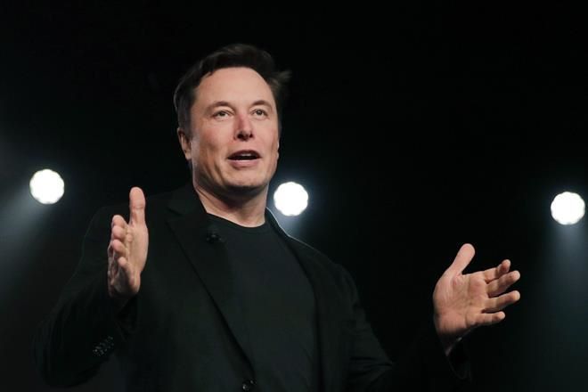 Musk prohíbe trabajo remoto en Twitter a través de correo