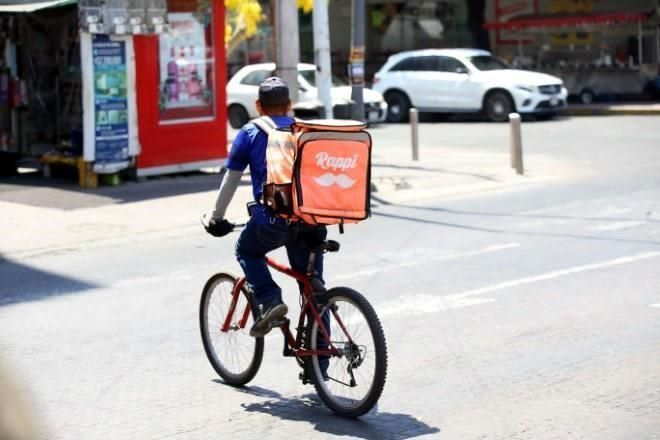 Subsisten miles de mexicanos trabajando como repartidores
