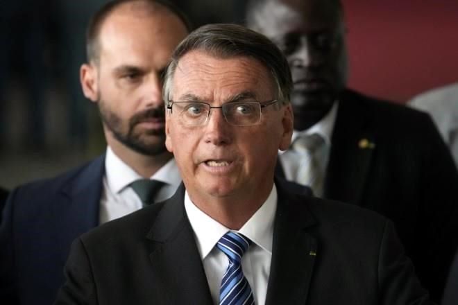 Evade Bolsonaro aludir a derrota, pero autoriza transición