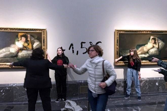 Activistas pegan sus manos en pinturas de Goya en Madrid