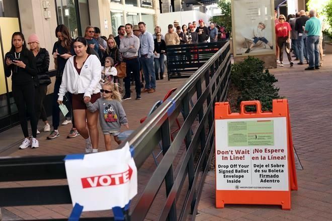 Fallan máquinas de votación en Maricopa, Arizona