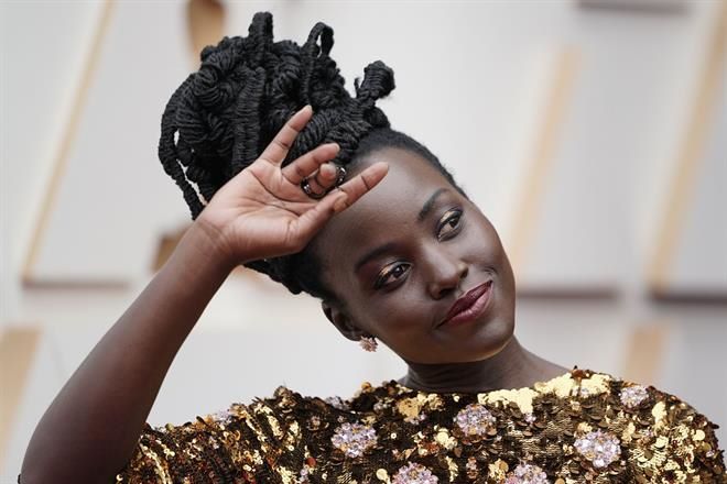Llega Lupita Nyong’o a México; canta tema de Juan Gabriel