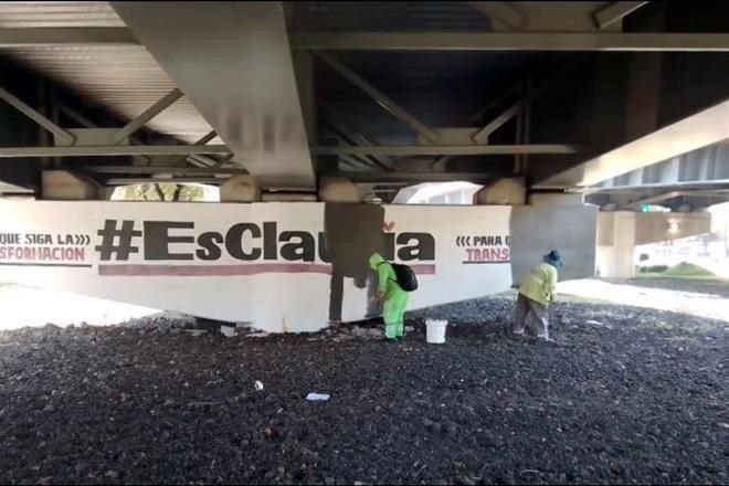 Borran en CDMX bardas alusivas a Ebrard y a Sheinbaum
