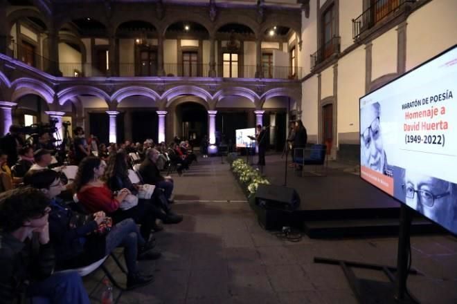 Mujeres poetas honran a David Huerta