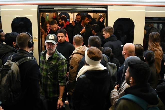 Huelgas de transporte afectan a millones en París y Londres