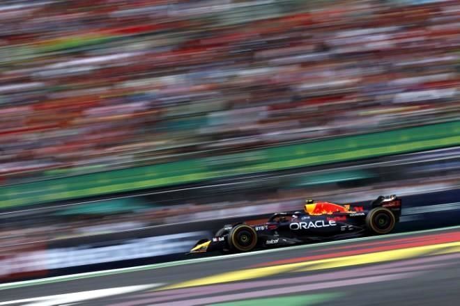 Marca Checo Pérez mejor tiempo en P1 de GP de Brasil