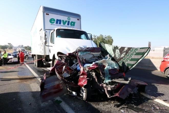 Muere pareja al chocar con tráiler en la México-Pachuca