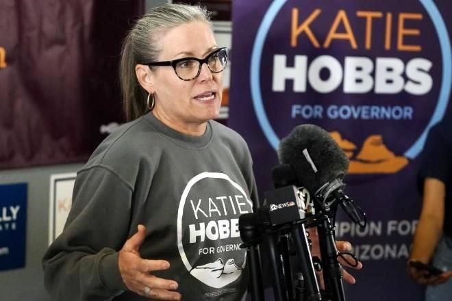 Gana demócrata Gubernatura en Arizona; pierde trumpista