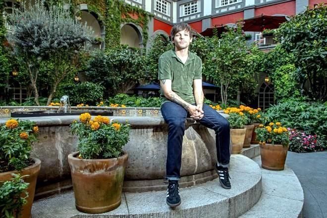 Refleja Louis Tomlinson su fe en el futuro en nuevo álbum