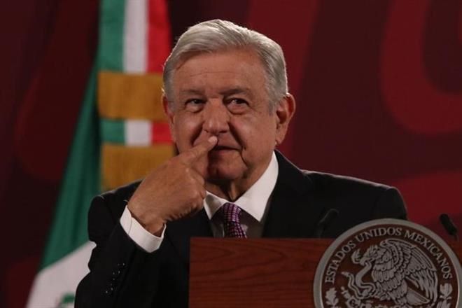 Arremete otra vez contra marcha: puras finísimas personas