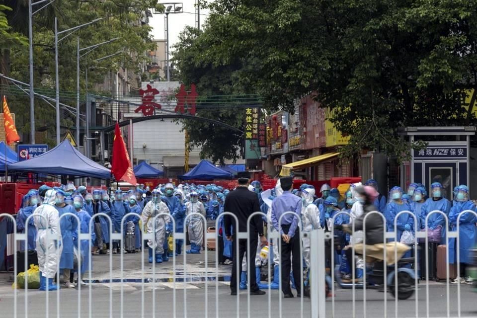 Se enfrentan en China por medidas contra Covid