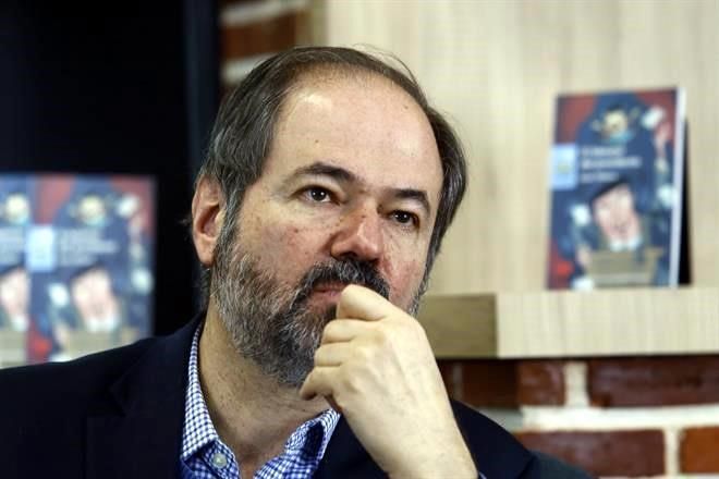 Villoro, gelatinoso, sin aplomo, quiere premios.- AMLO