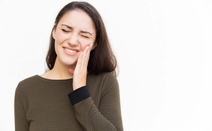 ¿Aprietas los dientes por la noche? Así puedes evitarlo