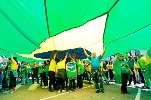 Simpatizantes de Bolsonaro exigen intervención de Ejército