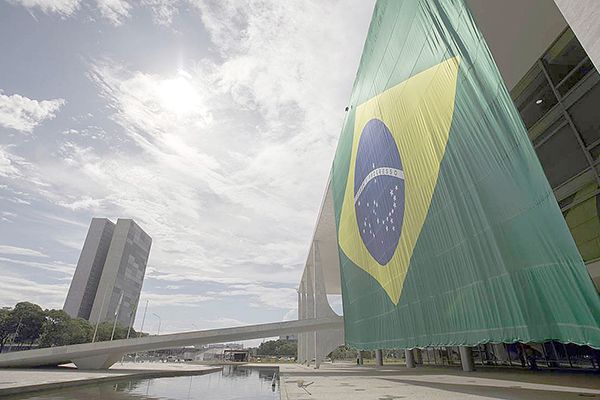 Gobierno de Brasil inicia transición democrática pese al silencio de Bolsonaro