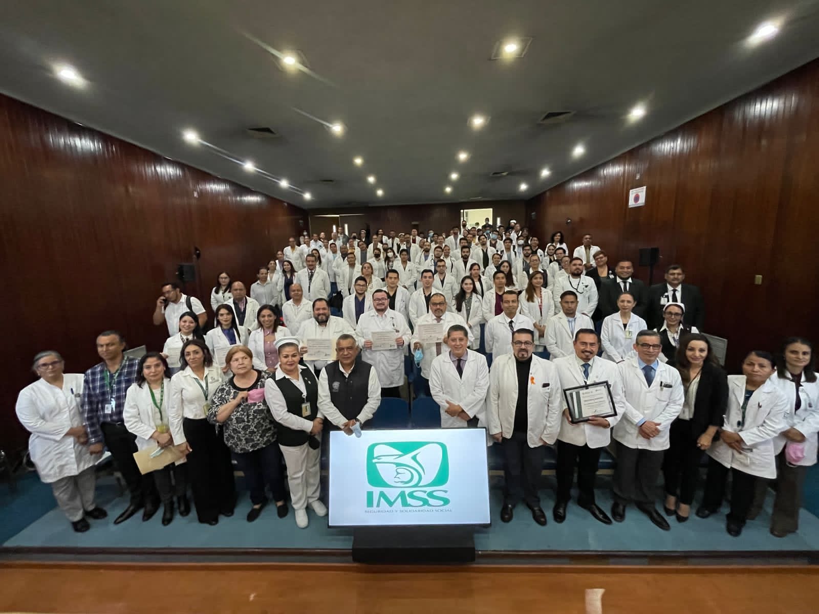Entregan reconocimientos a médicas y médicos destacados del IMSS Monclova y Piedras Negras