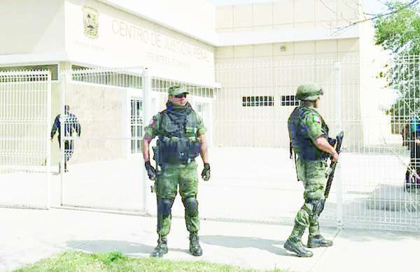 Escapa de juicio oral; policías lo recapturan