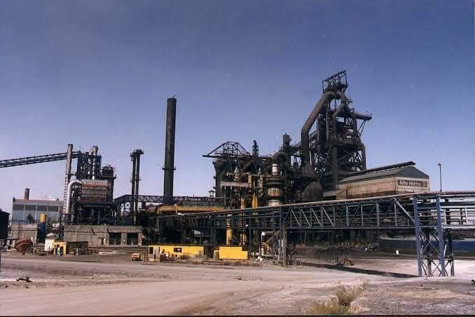 Corta CFE luz en AHMSA y paraliza la producción