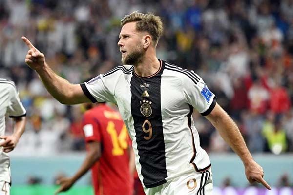 Rescata Alemania empate ante España en el Mundial