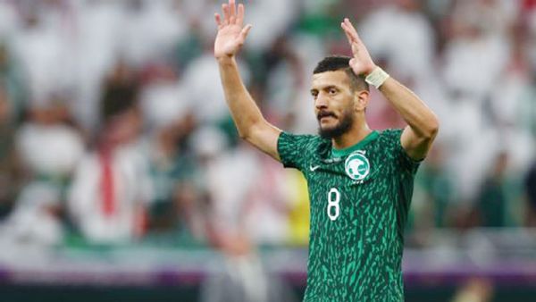 El jugador de Arabia, Abdulelah Al-Malki, sumó segunda amarilla y no podrá jugar ante México