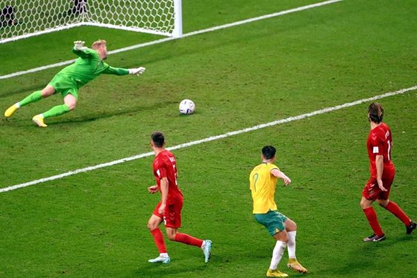 Va Australia a Octavos del Mundial tras vencer a Dinamarca