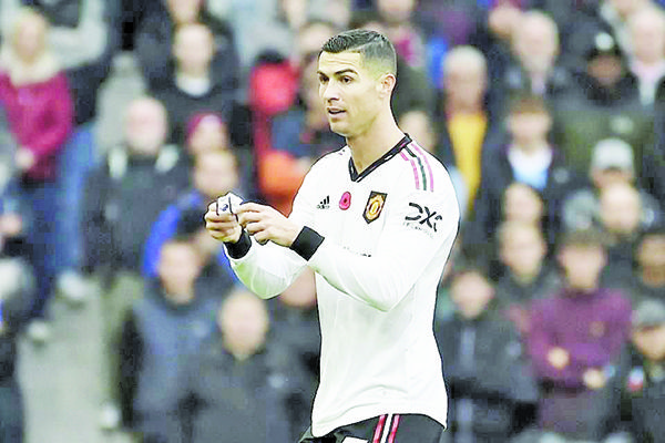 Aplicaría United multa millonaria a Cristiano tras dichos