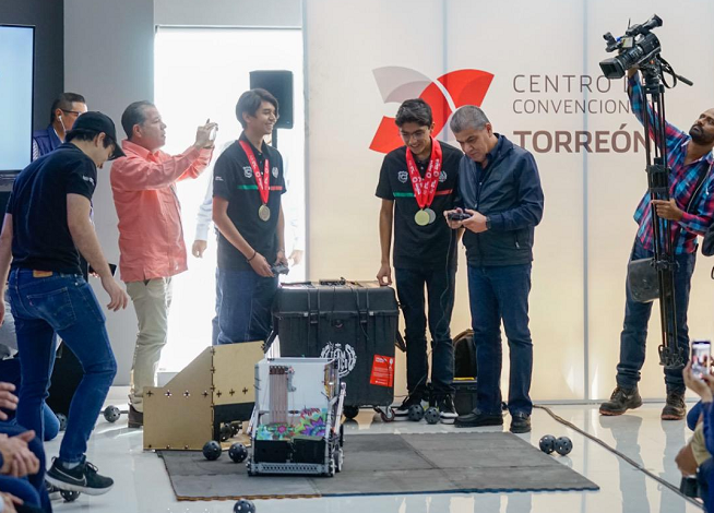 RECONOCE GOBIERNO DE COAHUILA A ALUMNOS DEL COLEGIO CERVANTES, DE TORREÓN