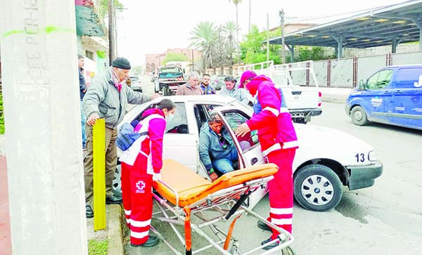Imprudente taxista causa fuerte choque