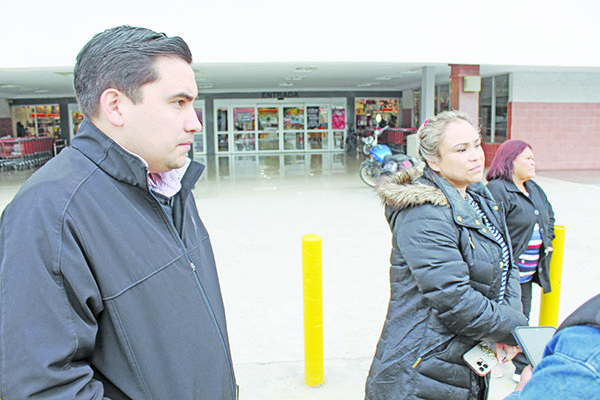 Confunden a mujer con ladrona y la exhiben