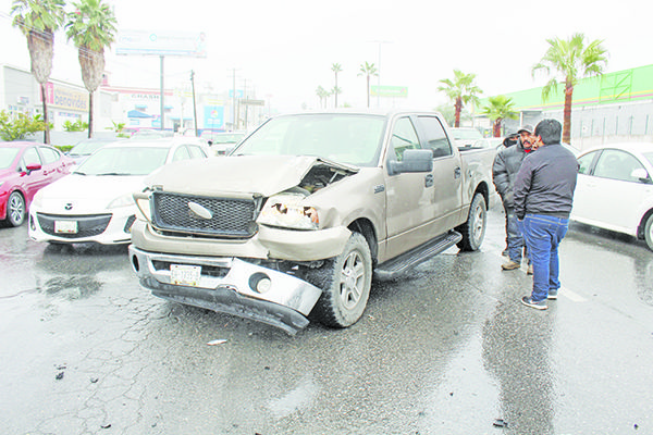 Chocan trocas y acaban destrozadas