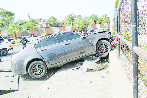 Destroza autos en potente choque
