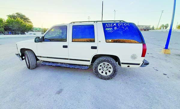 Roban camioneta en exterior de casa