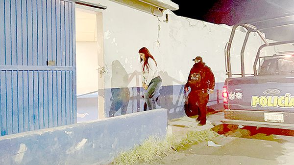 Encierran a mujer por escandalosa