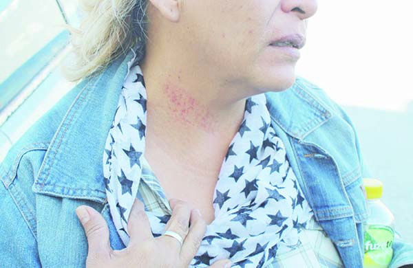 Salvajes taxistas agreden a familia