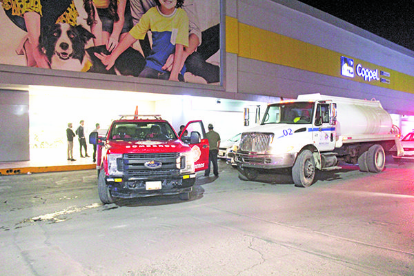 Pirómano quema colchones en Coppel