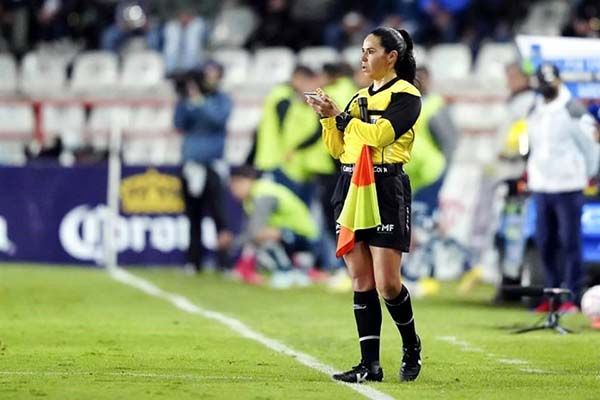 La arbitra mexicana Karen Díaz hace historia en Qatar 2022