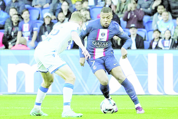 Golea PSG al Auxerre con sus tres estrellas