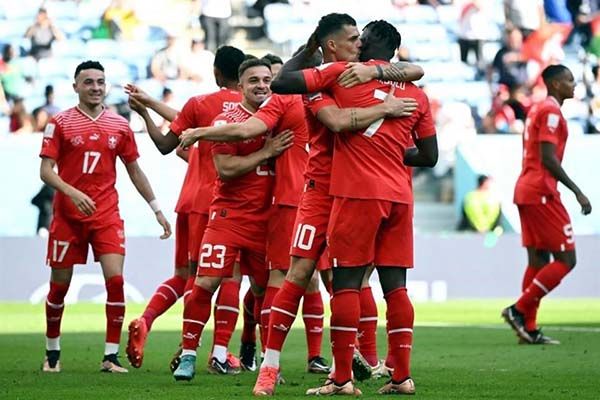 Vence Suiza a Camerún… ¡con gol de un camerunés!