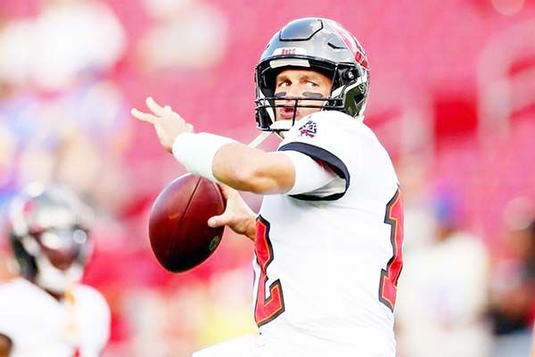 Alcanza Brady las 100 mil yardas por pase en la NFL