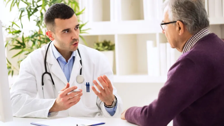 ¿Qué deben saber los adultos mayores antes de someterse a una cirugía?