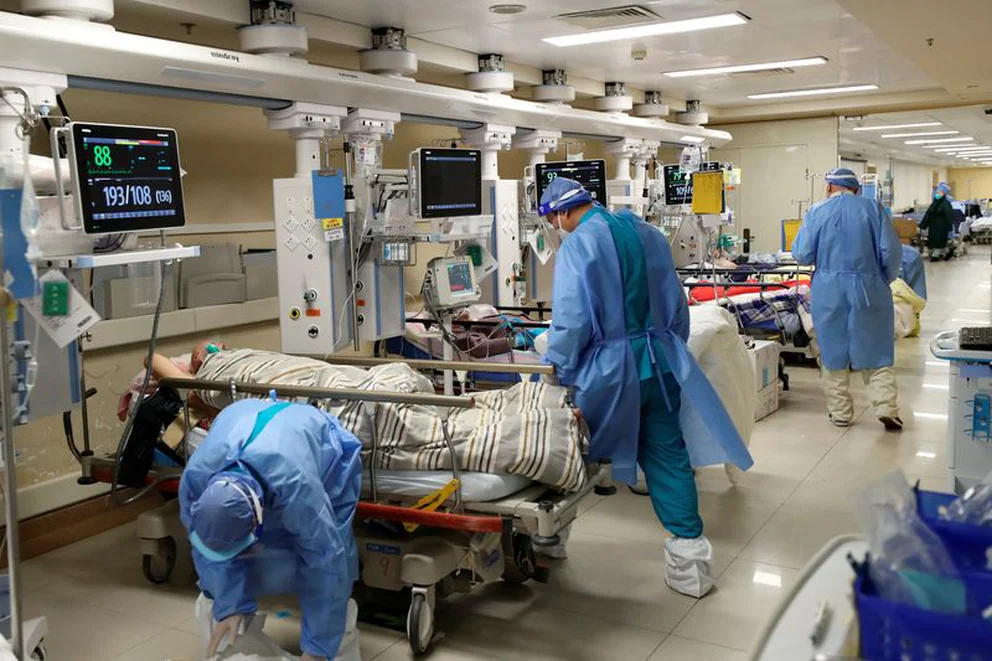 Un estudio afirma que hay 9.000 muertes diarias por COVID en China pese al silencio del régimen de Xi Jinping