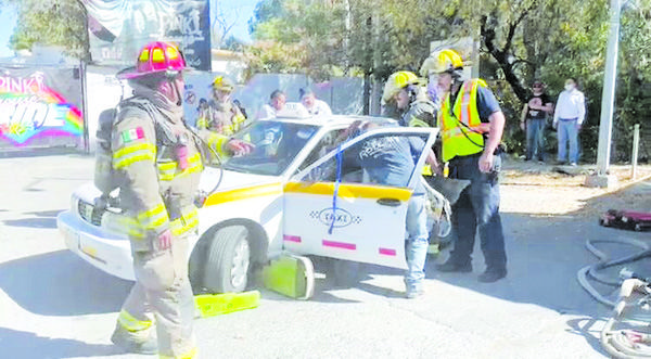 Deja accidente dos mujeres lesionadas