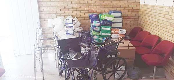Regalan a niño silla de ruedas