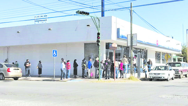 Provoca cierre de bancos caos