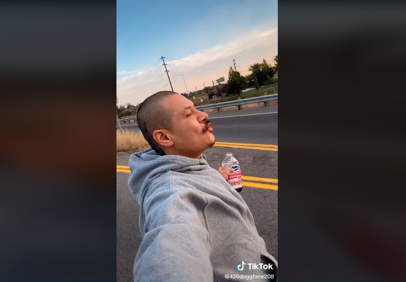 Arrestan al tiktoker «Cholo en patineta» por posesión de drogas en EU