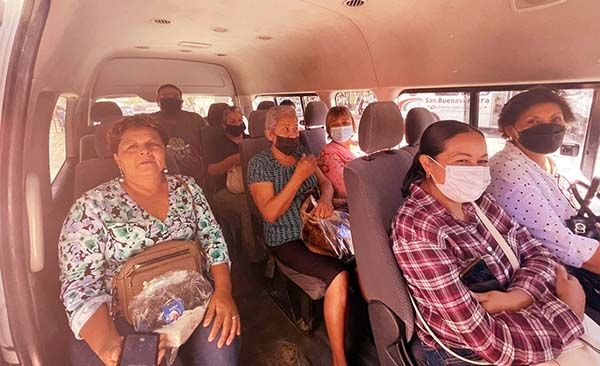 Ofrece DIF traslado para examen de mastografía