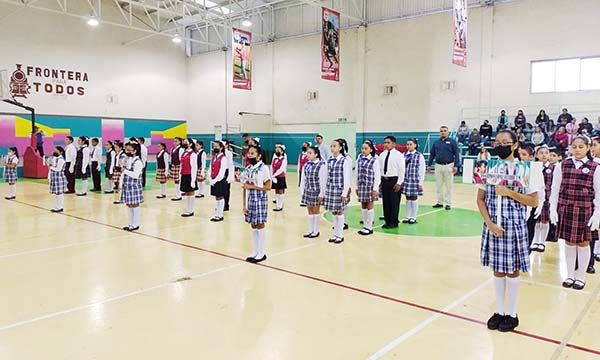 Participan escuelas en Concurso de Escoltas