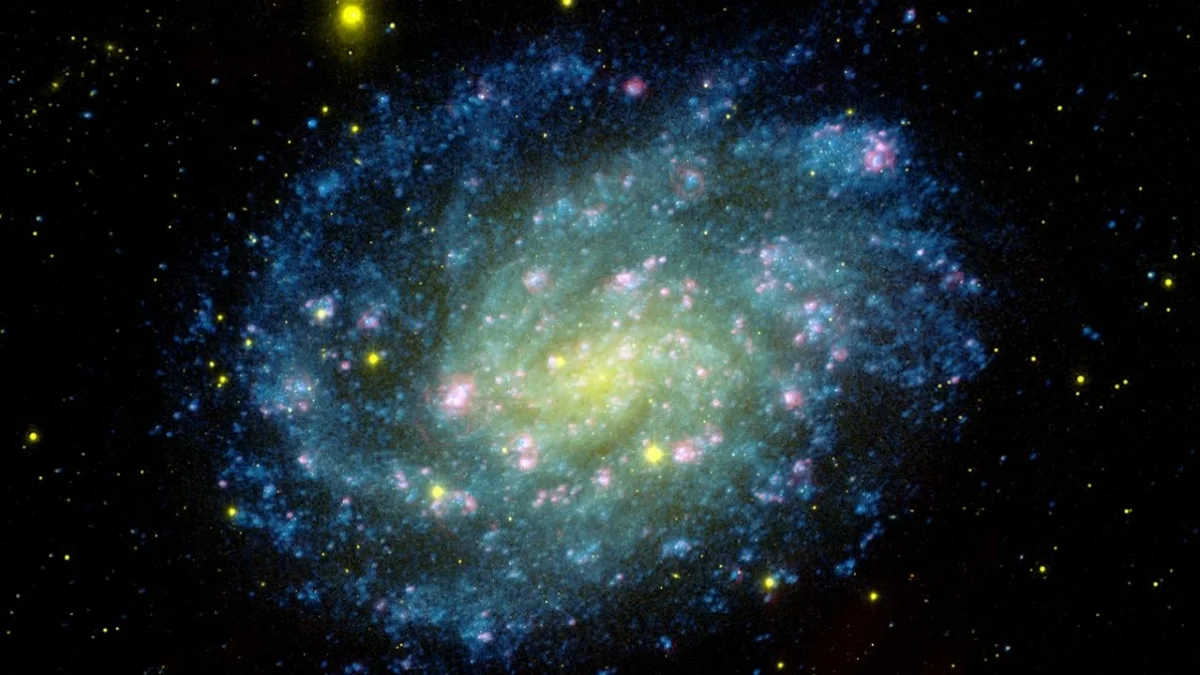 La NASA rinde homenaje a Pelé con la imagen de una galaxia con los colores de Brasil