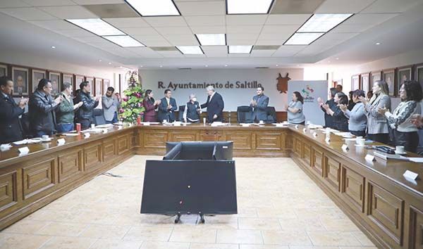Entrega Chema Fraustro el Galardón Zapalinamé