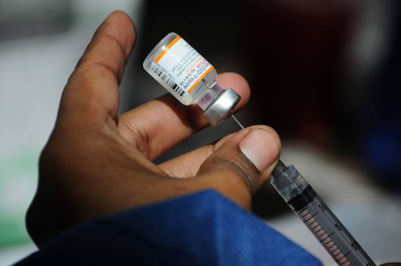 COVID prolongado: Vacunas Pfizer y Moderna reducen la aparición de coronavirus largo